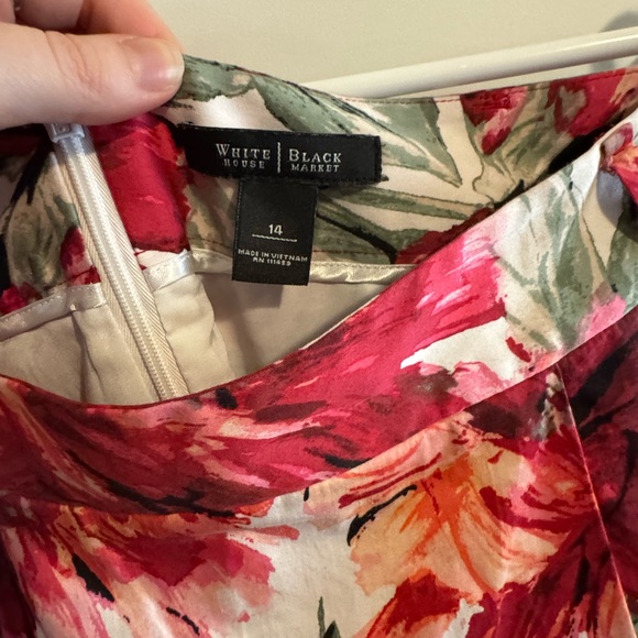 White House Black Market Red and White Floral A-Line Skirt - Picture 4 of 5